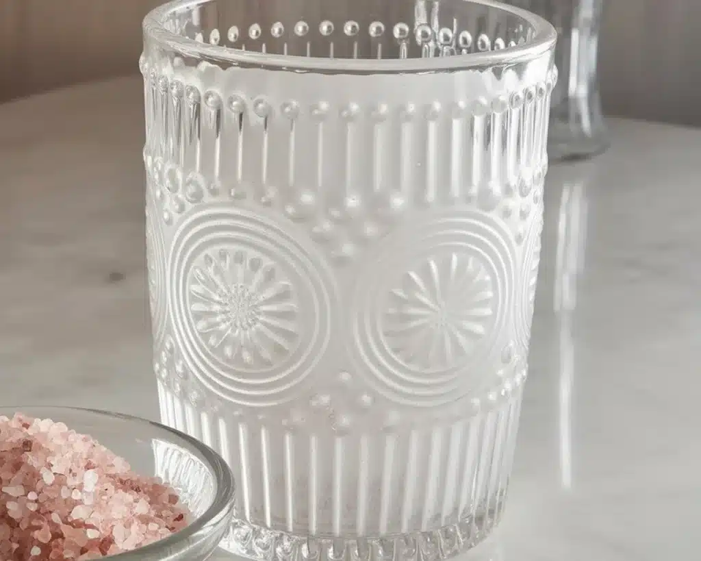 Pink salt trick for women's weight loss and boosting metabolism with lemon water.
